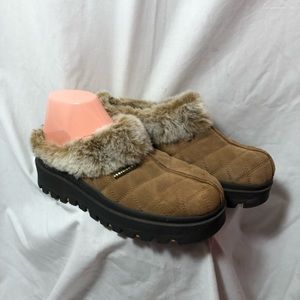 Skechers faux fur slip on women’s 10
